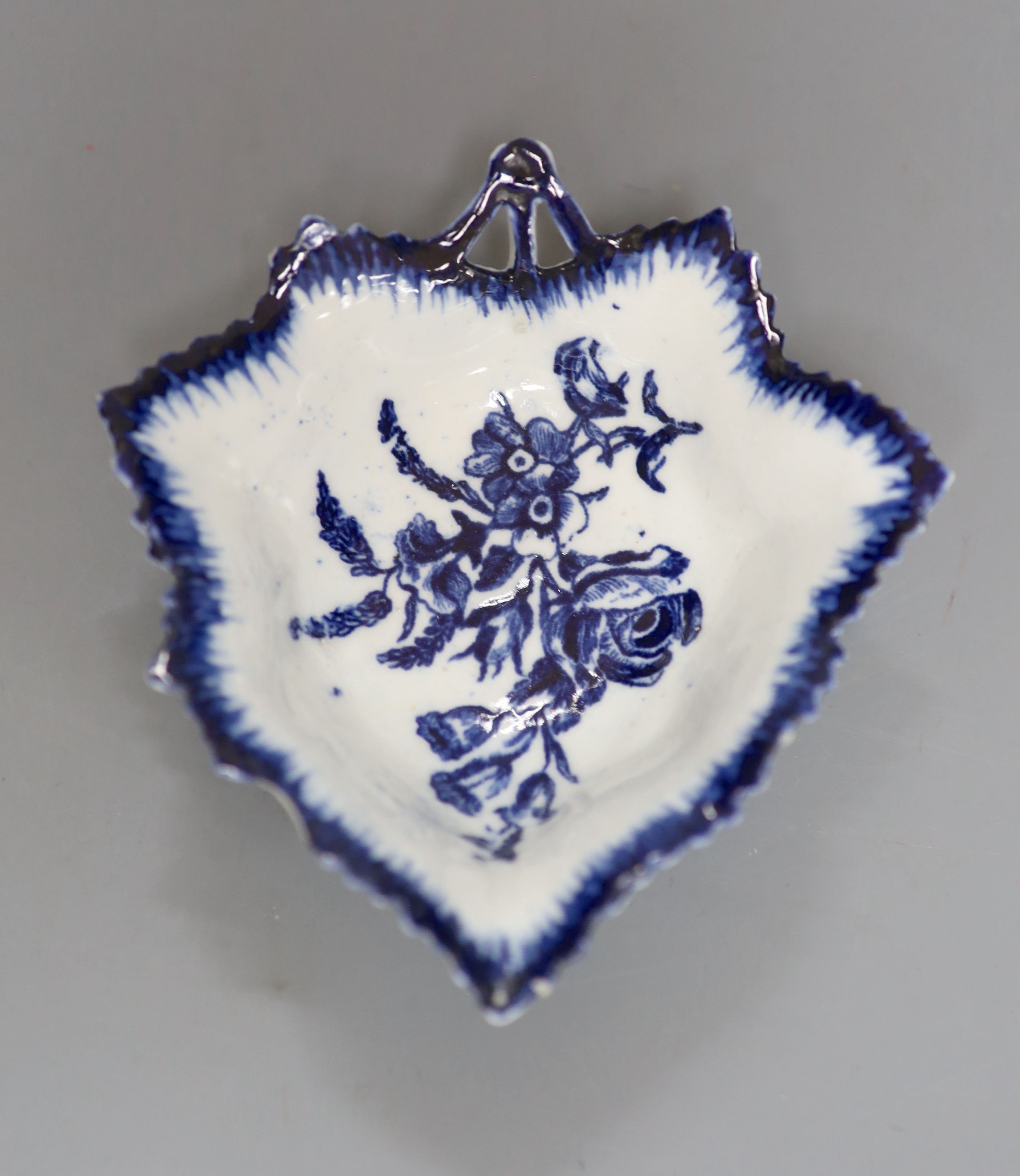 An 18th century Derby leaf shaped pickle dish decorated with flowers, in blue under a feather edge border, length 12cm